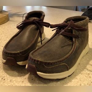 Women’s ARIAT boots Size 7. Never worn! Brown leather w burgundy laces